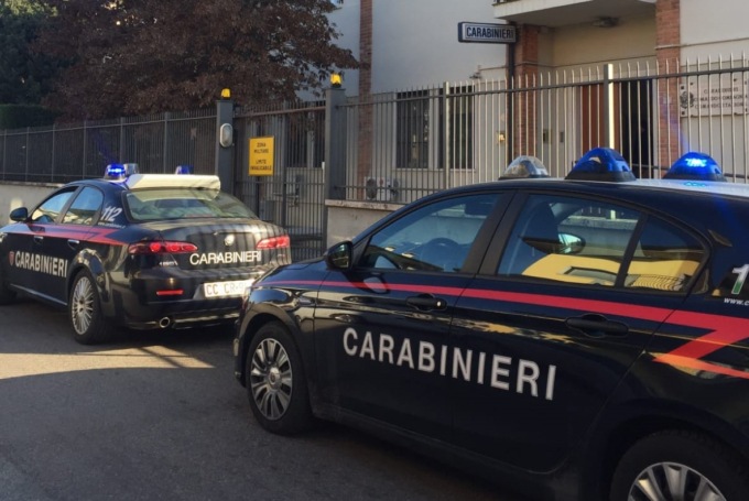Ubriachi minacciano il personale sanitario e gettano a terra il defibrillatore del Pronto Soccorso