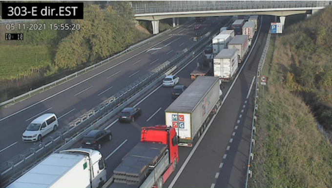 Incidente sull’A4 fra più mezzi: un morto e un ferito, chilometri di coda