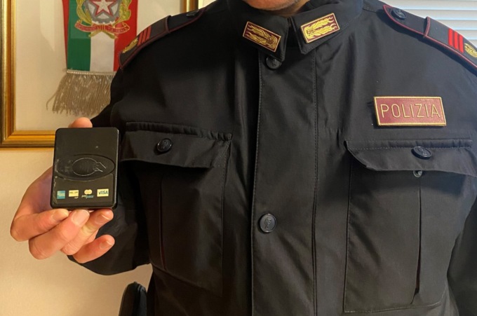 Truffa dei bancomat: recuperato dispositivo per la manomissione degli sportelli ATM