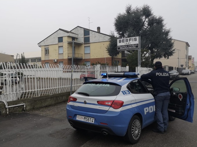 Gang di giovanissimi rapinava e picchiava coetanei per rubare cellulari