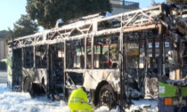 Autobus in fiamme a Ca' di David: traffico bloccato