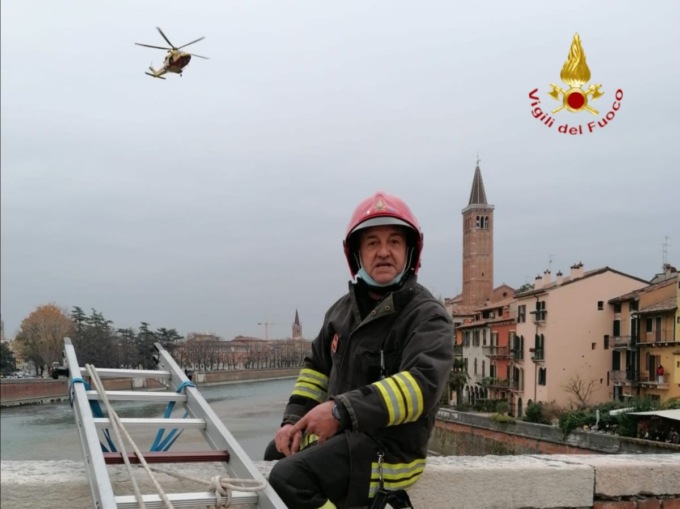 Ragazzino cade nell’Adige, il video dei soccorsi per trarlo in salvo