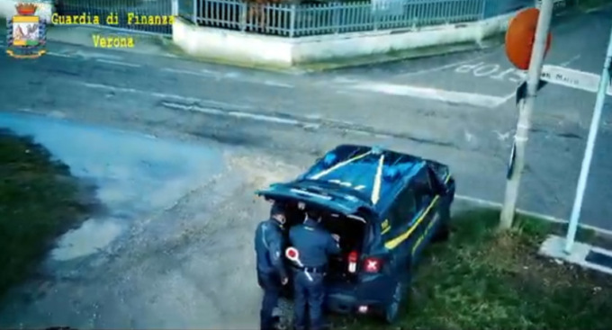 Scoperto sodalizio criminale: una casa a Caldiero come base di spaccio, 2 arresti