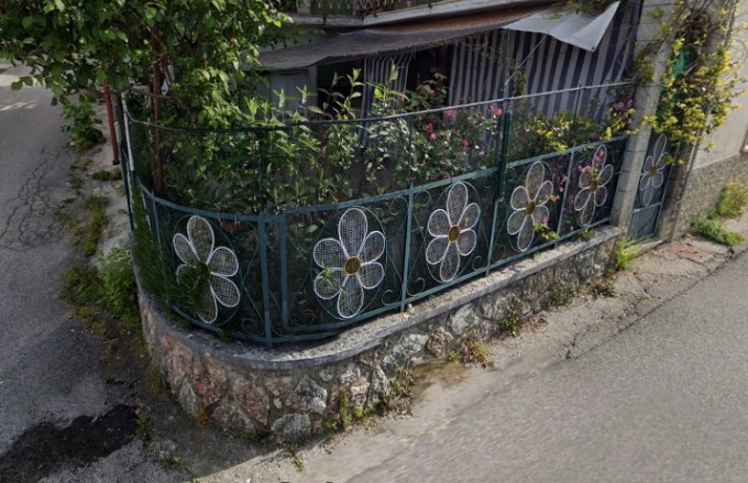 La tragedia del cuoco e dell’operaio morti asfissiati (con i cani) nell’appartamento