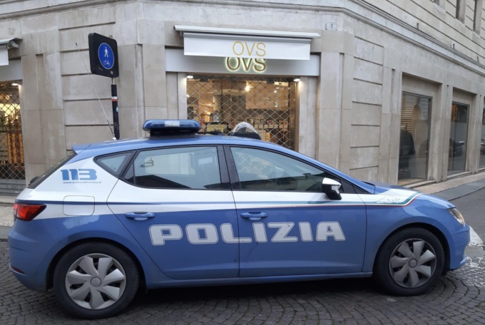 Tenta il furto da Ovs ma viene fermato: il giorno prima era stato sorpreso a rubare profumi