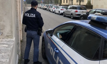 “Hai una sigaretta?” ma nel mentre gli ruba il portafoglio e scappa: ladro fermato dai passanti