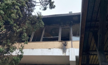 Incendio biblioteca scuola media Dante Alighieri, Sboarina: "Indagini in corso, atto gravissimo"