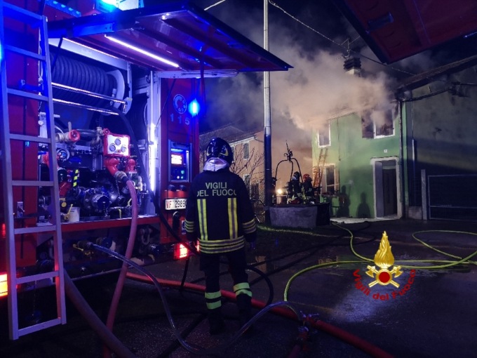 Incendio ad Arcole: palazzina di due piani completamente distrutta