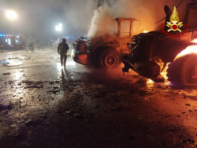 Isola della Scala, in fiamme il deposito di un’azienda che tratta rifiuti urbani