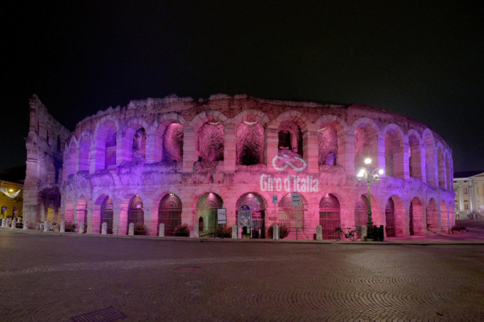 L’Arena si tinge di rosa, a 100 giorni dal via del “Giro d’Italia”