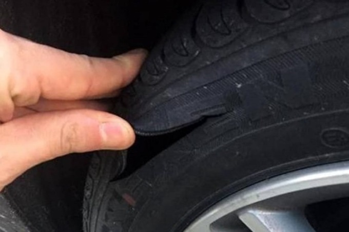 Auto con le ruote squarciate, i vetri infranti o portiere rigate: “Verona ostaggio della microcriminalità”