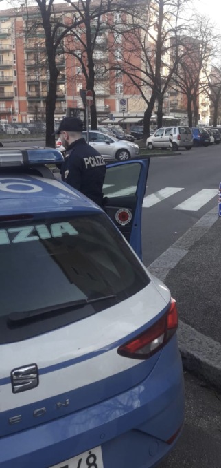 Fugge all’alt della Polizia e viene inseguito: era gravato da un ordine di carcerazione