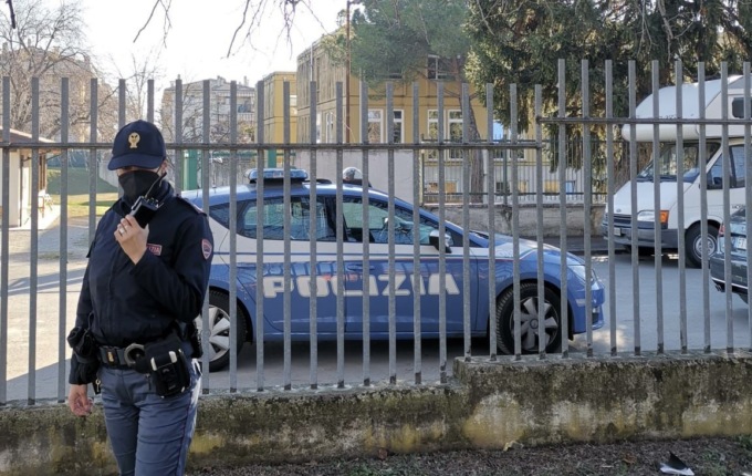 Scoperto mentre cede droga ad un minorenne al parco: pusher arrestato