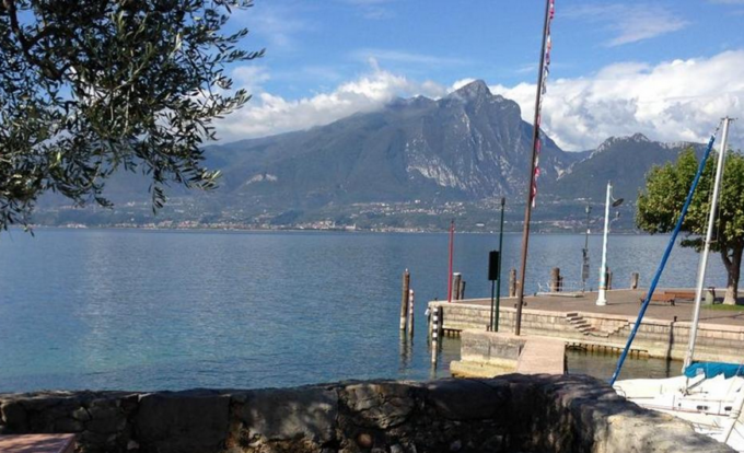Il sindaco di Torri del Benaco ha firmato l’ordinanza: vietate le immersioni nel lago per 120 giorni