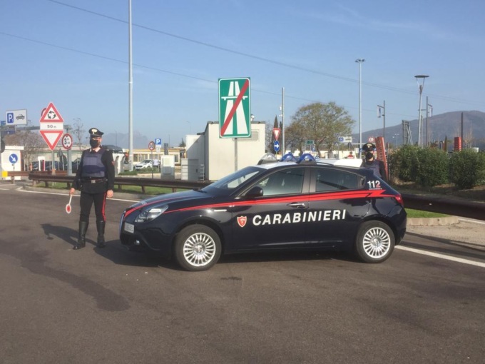 Sorpresi a rubare materiale in un capannone di un’azienda fallita: arrestati 3 uomini