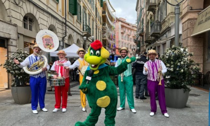 Prezzemolo, mascotte di Gardaland, è arrivato a Sanremo con la Dixie Band