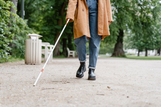 Percepisce la pensione per cecità totale ma viene scoperto in una rissa: sequestrati beni per 60mila euro
