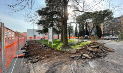 Al via i lavori per rifare Piazza Dall’Oca Bianca, sarà unita alla scuola e alla chiesa