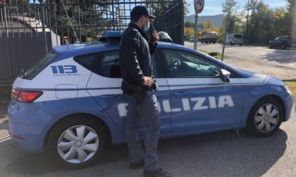Scoperto all’interno di un edificio abbandonato con la droga in tasca: 22enne arrestato