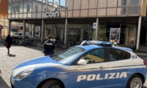 Ruba abbigliamento per un valore di quasi 1.400 euro da Coin: 35enne arrestato