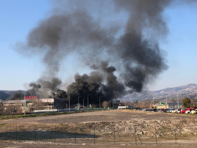 Incendio colorificio Casati: qualità dell’aria, i risultati delle analisi Arpav