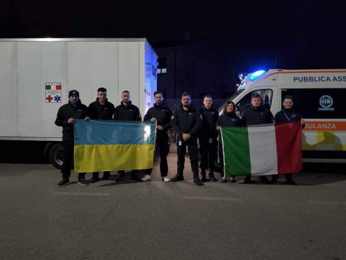 Partiti nella notte 4 mezzi colmi di beni di prima necessità e materiale sanitario per l’Ucraina