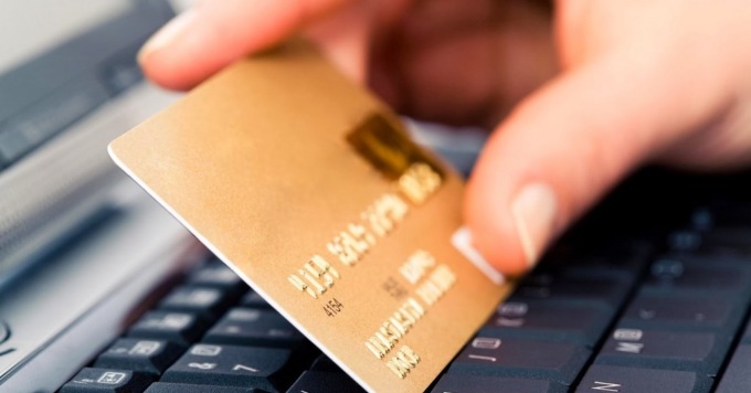 Usa la carta di un fermato per fare acquisti su Amazon: Carabiniere nei guai a Verona