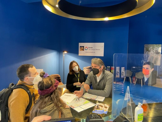 Aperto il nuovo ufficio del Turismo al piano terra del Comune davanti all’Arena