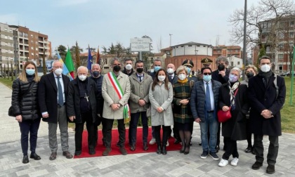 Verona dedica un parco alle vittime del Covid, al Saval tutto si ferma per un minuto di silenzio