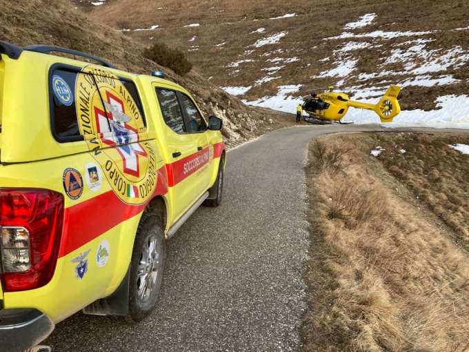 Tredicenne si infortuna a una gamba a nord del Corno Mozzo, aiutato dal Soccorso Alpino