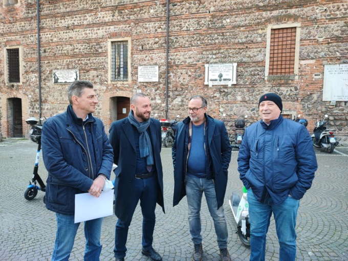 Restyling dei pannelli informativi alle fermate dei bus Atv in città e provincia