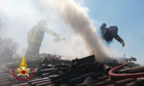 Bardolino, le foto dell'incendio sul tetto di una villa
