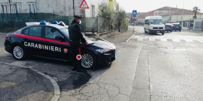 Pusher scoperto mentre cede dosi di hashish, ha tentato la fuga alla vista dei Carabinieri