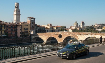 Finanzieri aggrediti da parrucchiere e moglie durante un controllo fiscale