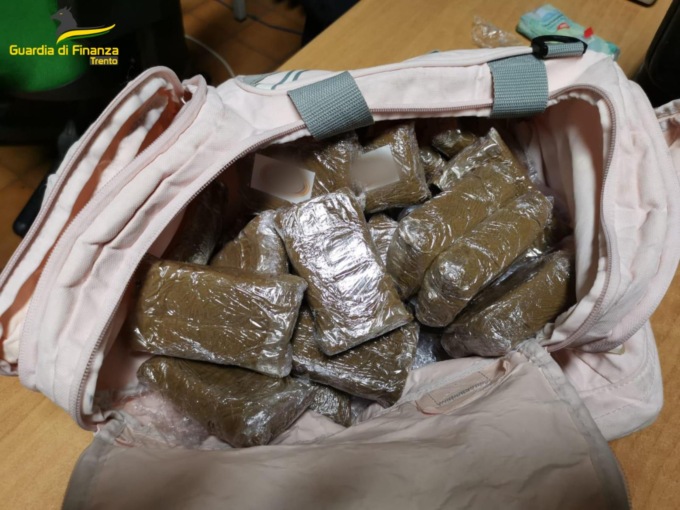 Traffico internazionale di droga, sgominata associazione a delinquere: arresti anche a Verona