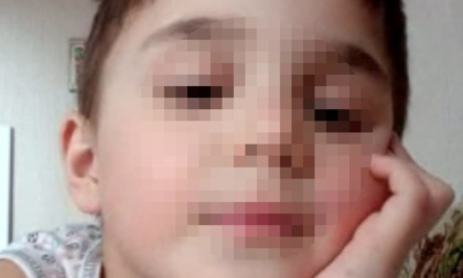 Bimbo di 5 anni ancora in Ucraina, l’appello: “Salviamolo, un missile è caduto a 2 km da dove abita”