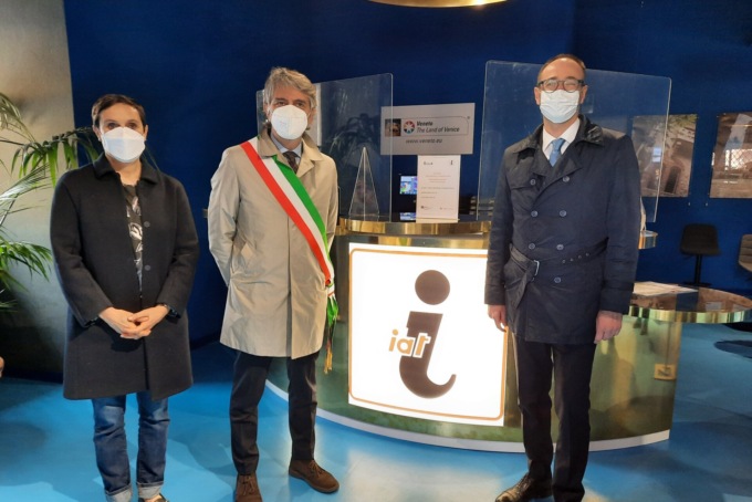 Inaugurato il nuovo ufficio Iat, Sboarina: “Verona, pronta ad accogliere i visitatori internazionali”