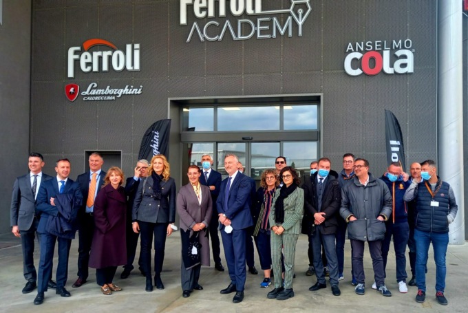 Donazzan visita Ferroli: “Dalla crisi al successo, è tornata ad essere opportunità di sviluppo”