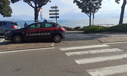 Dalle acque del Lago di Garda spunta il cadavere di una donna: a notarlo due turisti