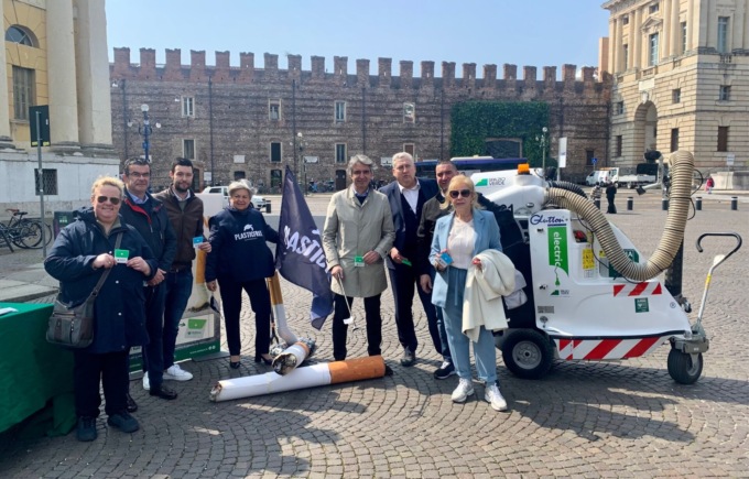 Stop mozziconi di sigaretta a terra, a Verona parte la campagna di sensibilizzazione