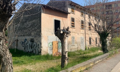 Stop al degrado all’ex casa colonica al Saval, parte il restauro per creare spazi comuni