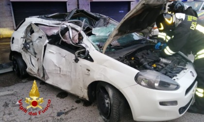 Ca di David, perde il controllo dell'auto che si ribalta: 32enne ferito
