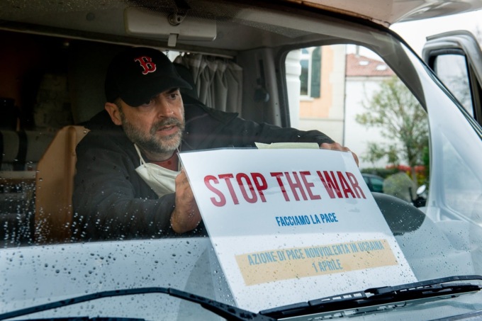 “Stop the war Now”: la carovana della pace parte anche da Verona per portare aiuti all’Ucraina
