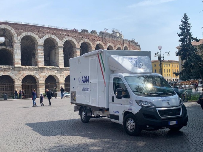 Contrasto alle frodi nel settore energetico: a Verona arriva il laboratorio chimico mobile di Adm