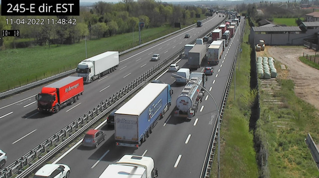 Tamponamento tra un’auto e un mezzo pesante sull’A4 a Desenzano: lunghe code