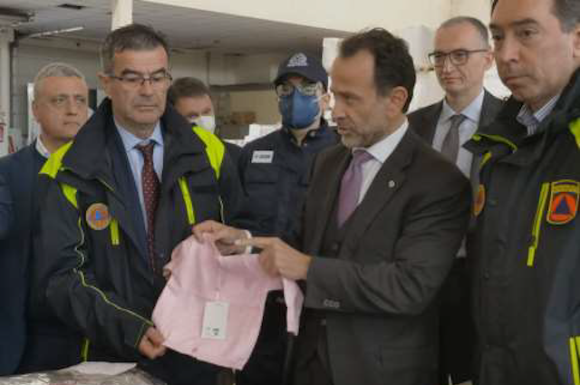 Devoluti ai bambini ucraini 13mila maglioncini di lana sequestrati dall’Ufficio delle Dogane
