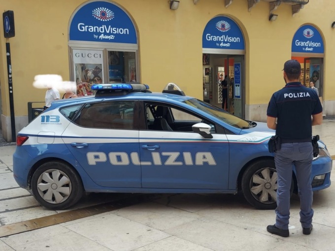Tentato furto in via Mazzini: nel mirino un paio d’occhiali da vista del valore di 900 euro