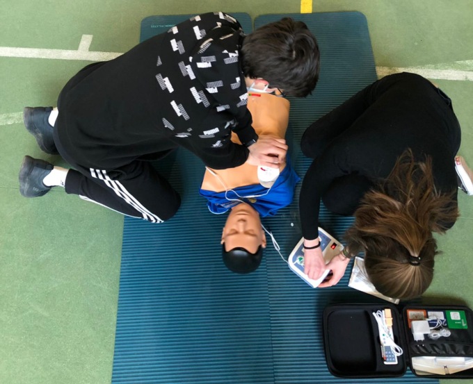 Gli studenti delle classi quinte superiori di Verona abilitati all’utilizzo del defibrillatore