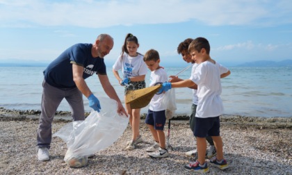 Gardaland Sea Life, Plastic Free Onlus e Comune di Castelnuovo insieme per pulire spiaggia dei Ronchi