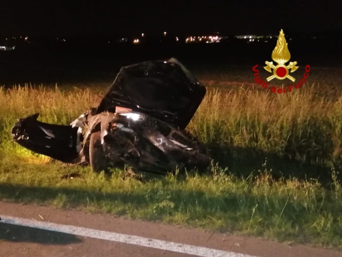 Sommacampagna, perde il controllo dell’auto e finisce nel fossato: due feriti, 48enne grave